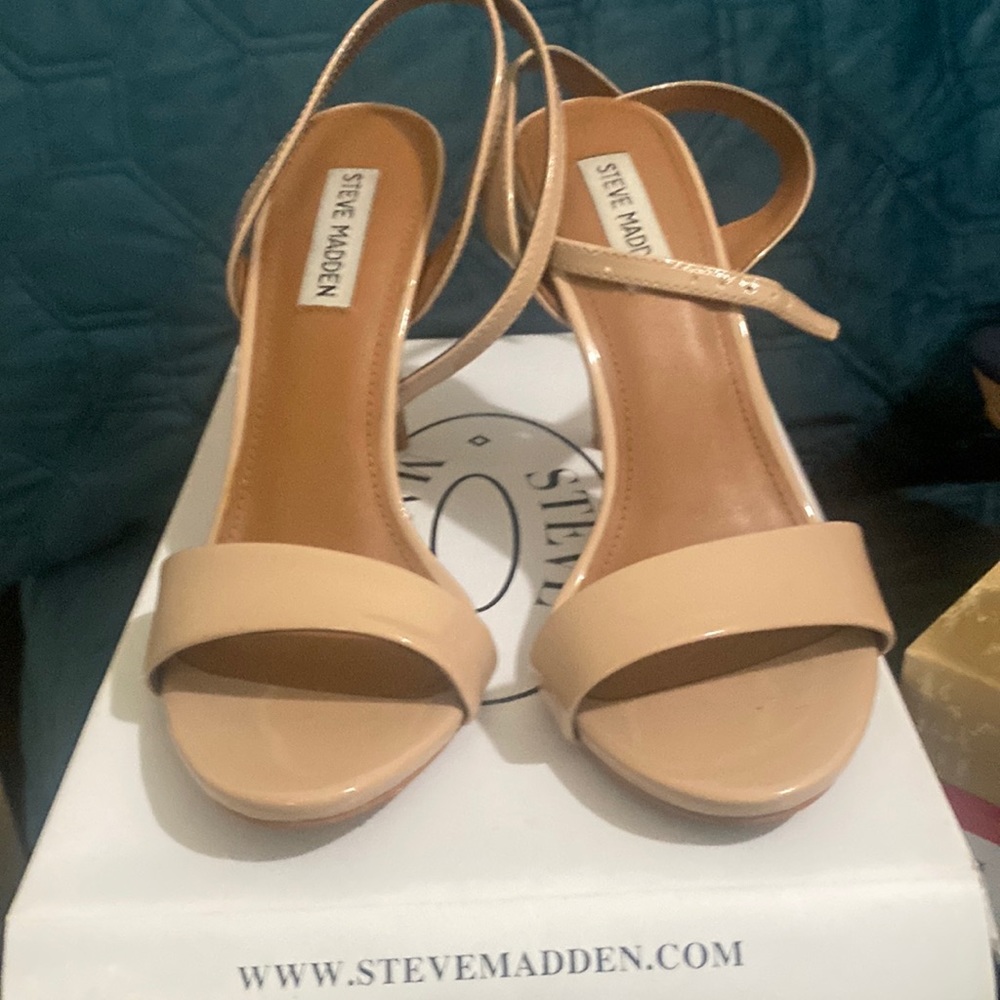 Steve Madden Nude heels